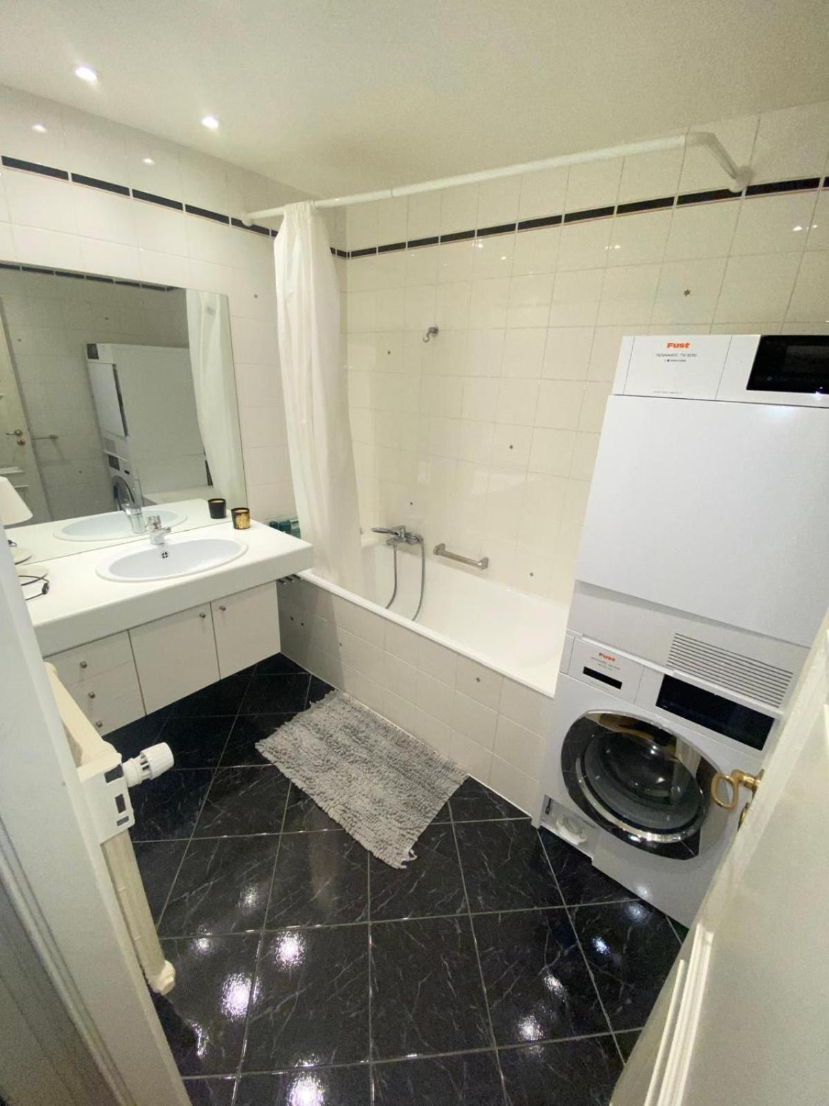 130m2 - Vieille-ville Appartement *